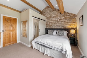 3 bedrooms, iron/ironing board, travel cot, WiFi