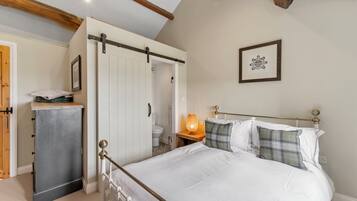 3 bedrooms, iron/ironing board, travel cot, WiFi