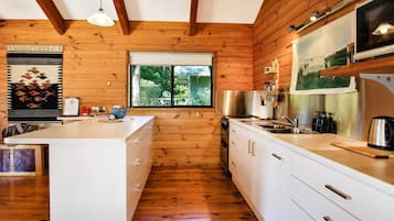 Réfrigérateur, micro-ondes, four, cafetière/bouilloire