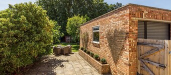 Beautiful 4 bedroom Family House!3 floors!Garden!