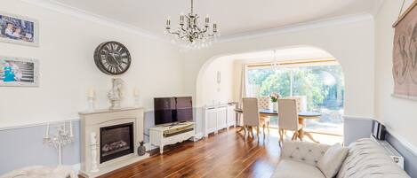 TV, fireplace, DVD player, books