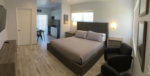 1 bedroom, WiFi - Beach-side luxurious studio apartment (Deerfield Beach)