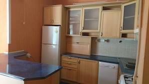 Frigorifero, forno, piano cottura, lavastoviglie