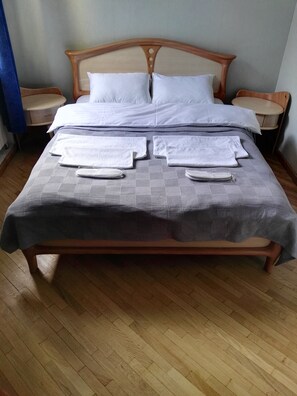 1 bedroom, iron/ironing board, internet, bed sheets
