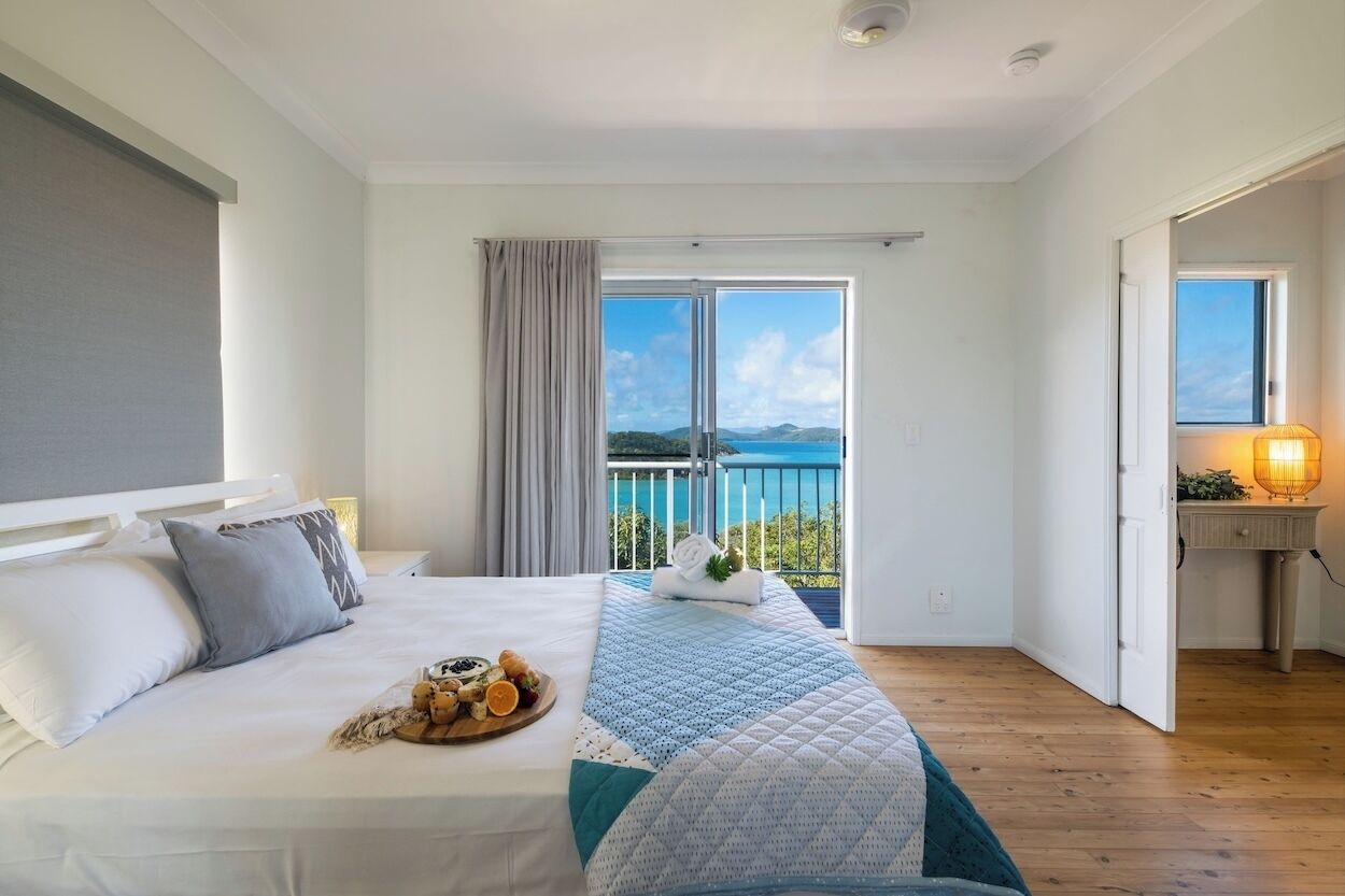 6 chambres, fer et planche à repasser