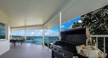 6 Bedroom Holiday Home with Private Pool and Ocean Views... Sleeps 16!