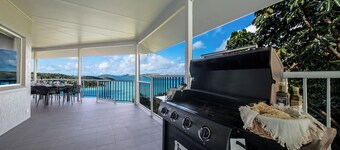 6 Bedroom Holiday Home with Private Pool and Ocean Views... Sleeps 16!