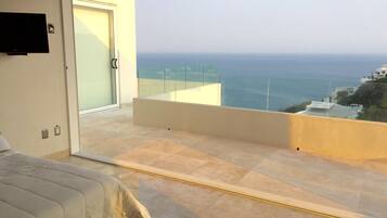 7 bedrooms, WiFi, bed sheets