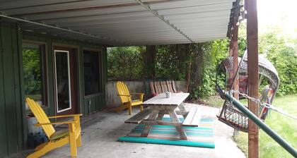 Black Bear Inn, vistas de Bridger, E. Río Gallatin detrás de la casa. Acceso caminando.