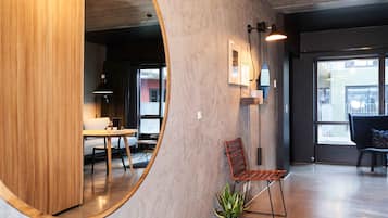 Premium-Studio | 2 Schlafzimmer, Allergikerbettwaren, Daunenbettdecken, Zimmersafe