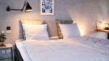 2 soveværelser, allergivenligt sengetøj, dundyner, pengeskab på værelset