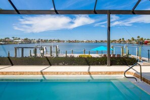 A heated pool - Southern Comfort - Luxury Vacation Home (Cape Coral)