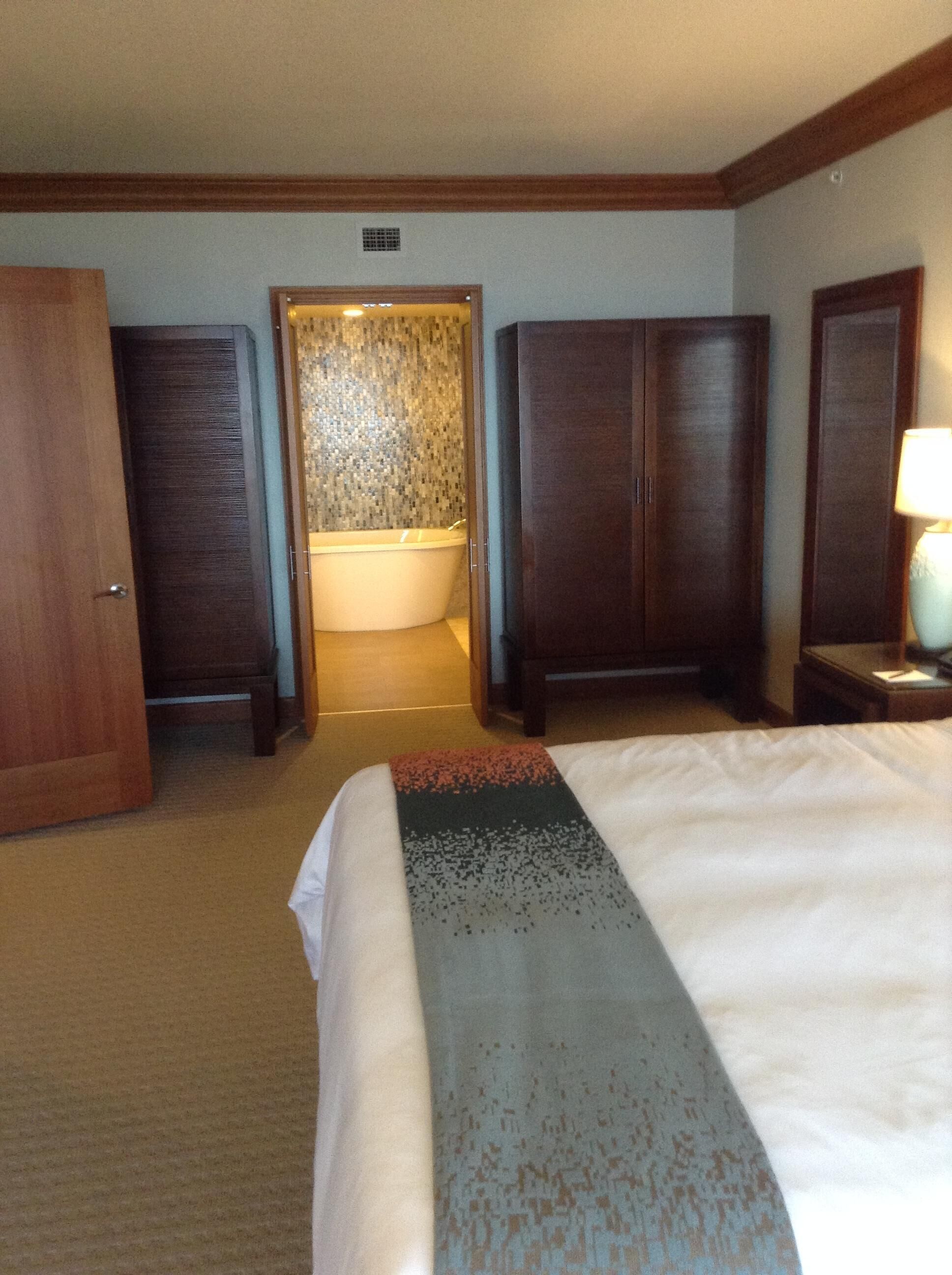 3 bedrooms, in-room safe, iron/ironing board, free WiFi