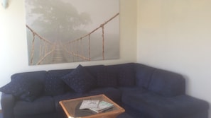 Smart TV, Netflix, DVD player, streaming services - Pool Bungalow Private and Secure Access (Doubleview)