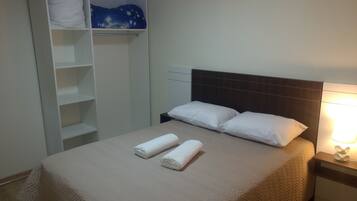 3 bedrooms, iron/ironing board, travel crib, free WiFi