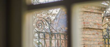 Elite Apartment | Pemandangan dari bilik