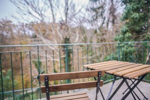 Grand appartement, uitzicht op park | Terras