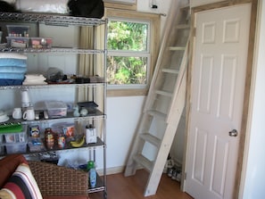 Refrigerador, microondas, cafetera y tetera y tostadora