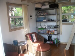 Smart TV, DVD player, books, video library - Tiny House Vacation, Bayfront with private beach area! On two secluded acres! (Dunmore Town)