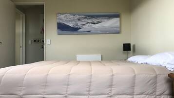 3 quartos, ferros/tábuas de passar roupa, Wi-Fi, roupa de cama