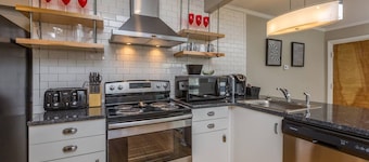 (11) Limpio, moderno apartamento de 1 dormitorio 