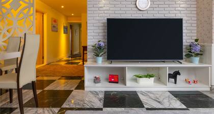Large Longshan Temple Exit 3, 3BR/2B Local Living