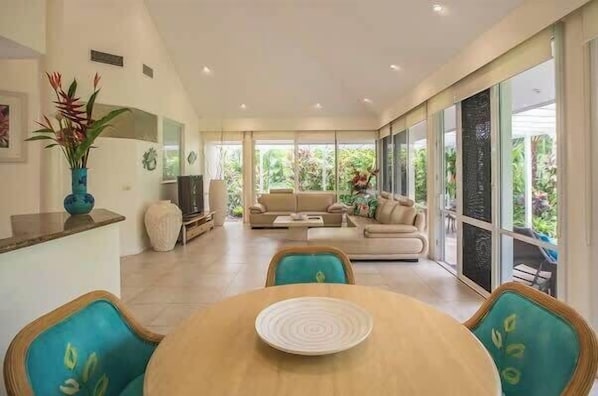 TV - Port Douglas Mirage Villa 123 (Port Douglas)