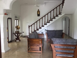 Interior - Tara Garden Tropical Villa with Private Pool & Friendly Staff Near Beach (Dharga Town)