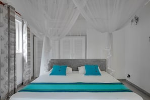 4 bedrooms, in-room safe, iron/ironing board, WiFi - Tara Garden Tropical Villa with Private Pool & Friendly Staff Near Beach (Dharga Town)