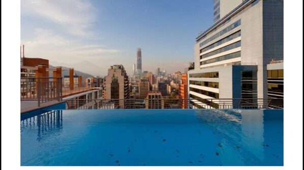 Piscine extérieure (ouverte en saison)