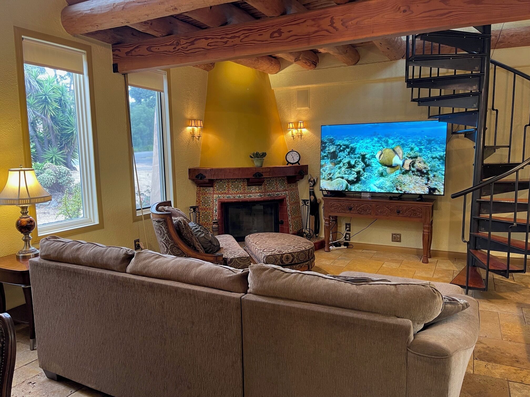 Smart TV, fireplace, DVD player, streaming services