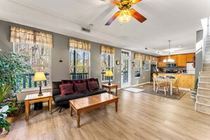 Televisión y chimenea 