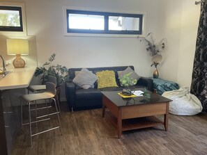 TV, DVD player, books - Two bedroom villa, self contained, wifi, parking, big kitchen, private entrance (Como)