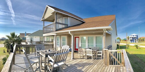 * UUSI LUETTELO! * Ylellinen koti - sekunnin päässä rannalta panoraamanäkymällä rannalle