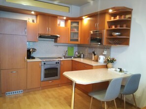 Fridge, microwave, oven, stovetop