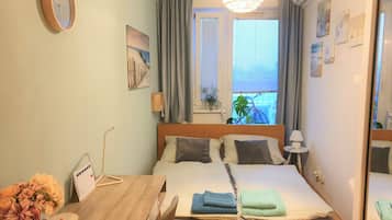 1 Schlafzimmer, Schreibtisch, Bügeleisen/Bügelbrett, Reisekinderbett