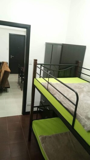 2 makuuhuonetta, silitysrauta/-lauta, Wi-Fi, vuodevaatteet