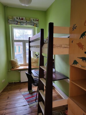 4 habitaciones, escritorio, tabla de planchar con plancha y wifi gratis