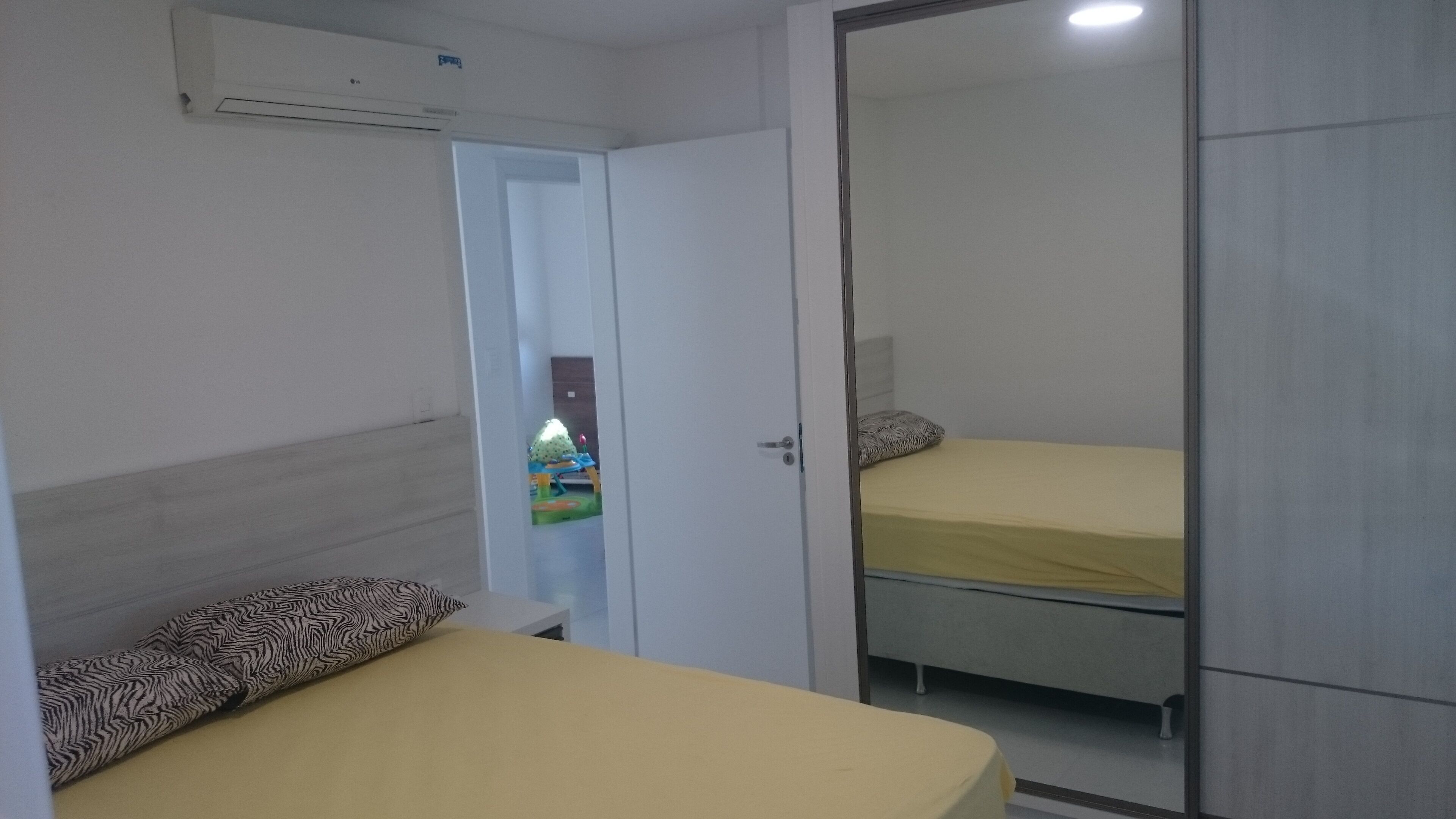 3 quartos, ferros/tábuas de passar roupa, acesso à internet