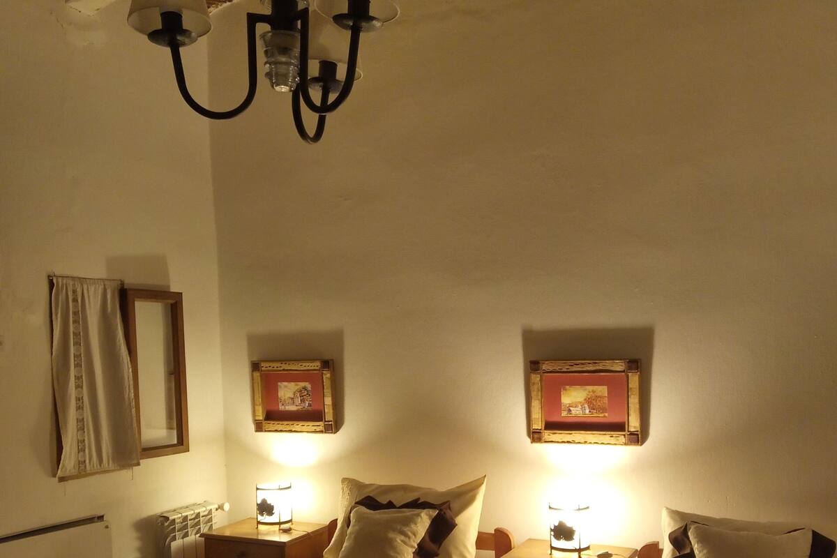 Habitación estándar con 2 camas individuales, baño privado, vista al patio (Hojitas de Cedrón) | Camas con efecto memoria y ropa de cama