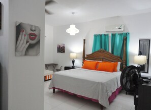 1 chambre, fer et planche à repasser, Wi-Fi gratuit, draps fournis