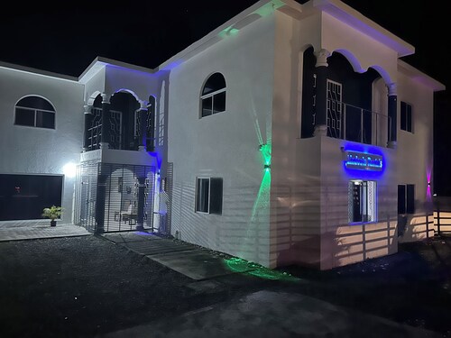 LINDOSIA #5 - CHEAP 'N' NICE - OCHO RIOS - Free Wifi, Cable TV, Parking