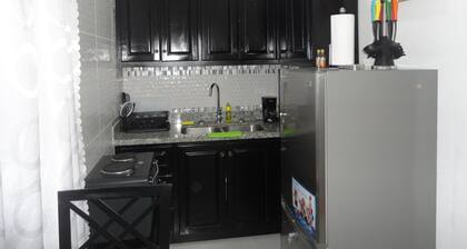 LINDOSIA #5 - CHEAP 'N' NICE - OCHO RIOS - Free Wifi, Cable TV, Parking