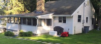 Lakeview Cottage with Dock, Kayaks