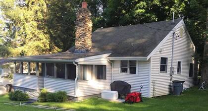 Lakeview Cottage with Dock, Kayaks