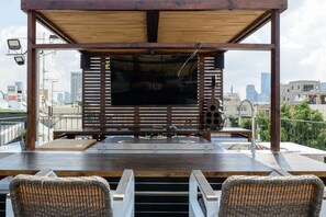 Outdoor dining - The real Tel Aviv - Gordon Street Penthouse with swimming pool (Tel aviv)