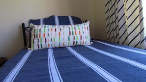 3 bedrooms, iron/ironing board, free WiFi, bed sheets - Getaway! To Sellicks Beach to enjoy all this area has on offer. Sleeps 7 (Sellicks Beach)