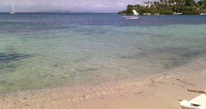 nous voulons vous souhaiter la bienvenue, pour une belle plage de sable à 3 mn à pied de la propriété