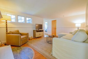 TV, Netflix, streaming services, offices