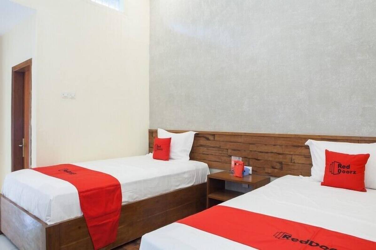 Escritorio, wifi gratis, ropa de cama